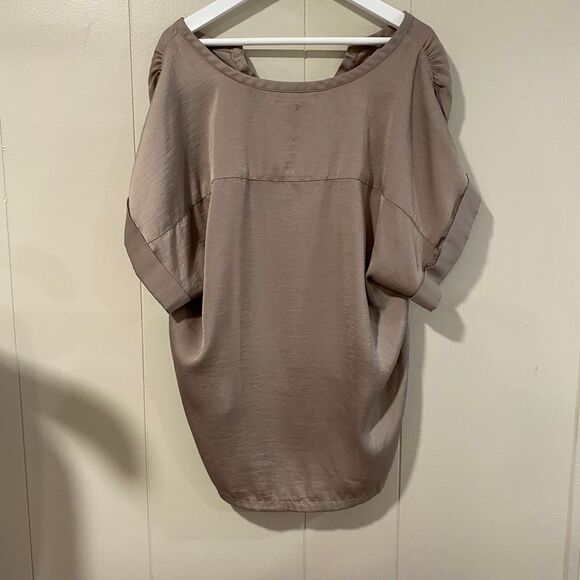 BCBG Max Azria Taupe High-Low Blouse Women’s Small - Picture 2 of 6